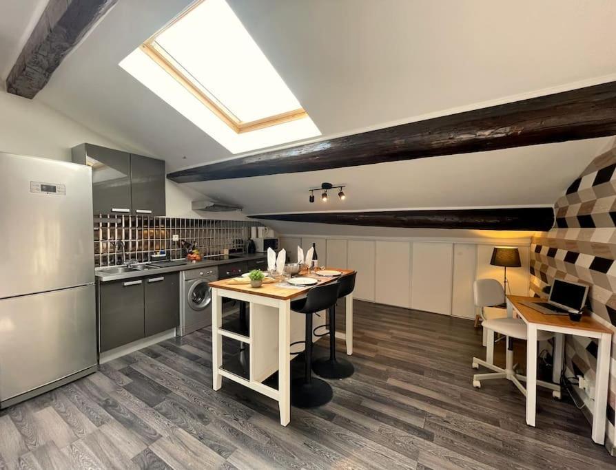 Апартаменты Charme Urbain Sous Les Toits-Terrasse/Clim/Parking Безье Экстерьер фото